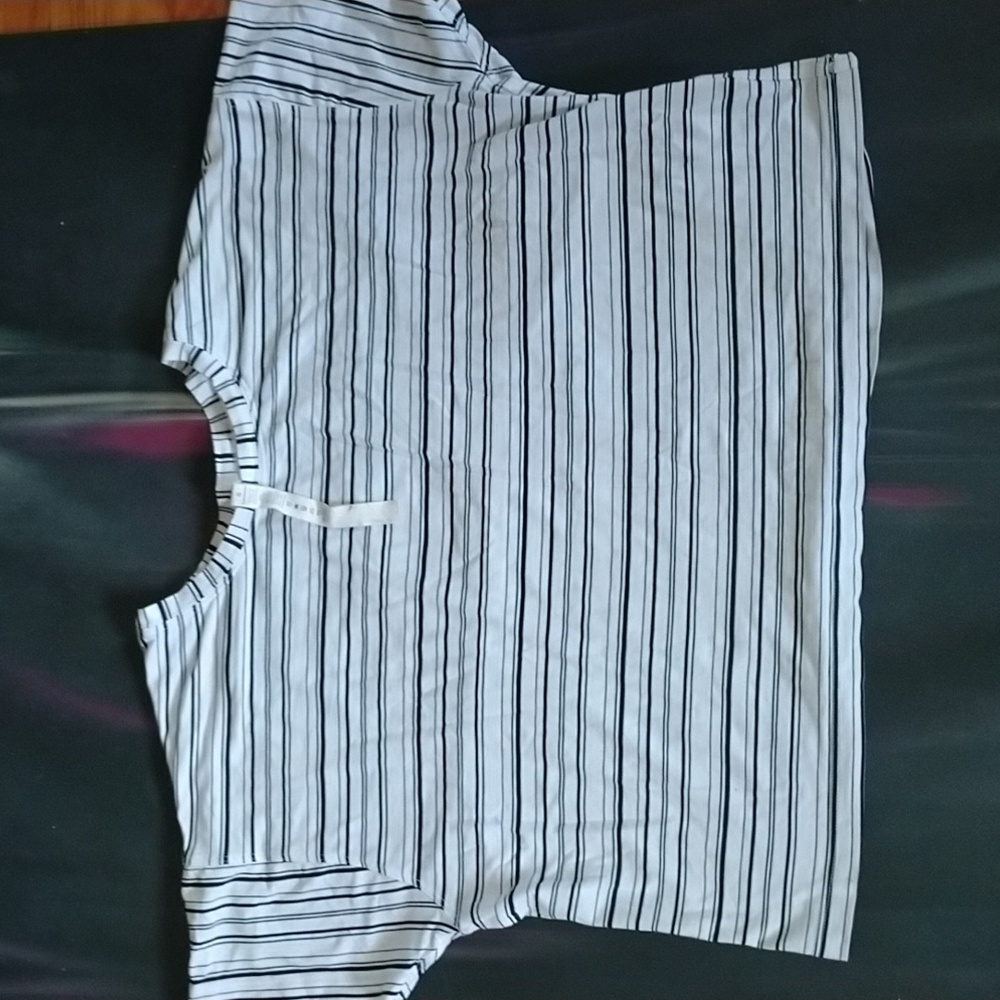 Lululemon Cate's Tee size 8